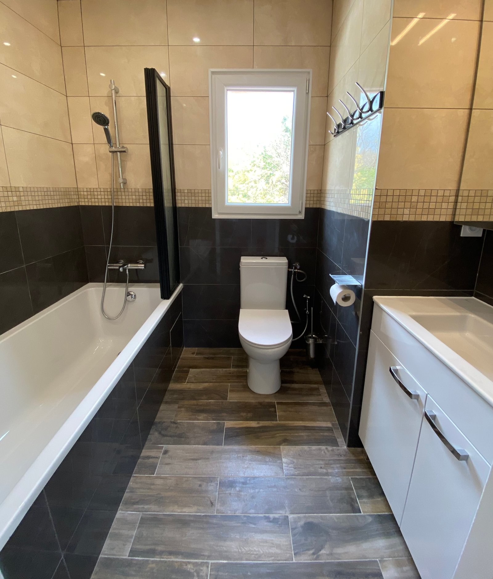 Salle de bains, agencement en bloc — réalisation de Yannick Jennes, plombier en Creuse